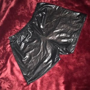 Elastic waist black leather shorts
